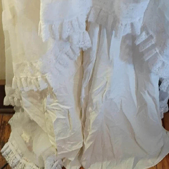 Handmade Elegant White Lace Vintage Wedding Dress. 3 Foot Long Train . - Picture 4 of 15